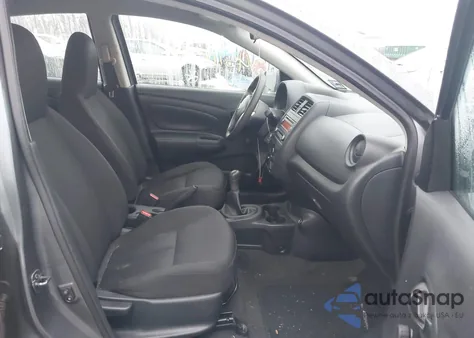 2017 Nissan Versa 1.6 S z USA, uszkodzony, nr VIN 3N1CN7AP8HL825725